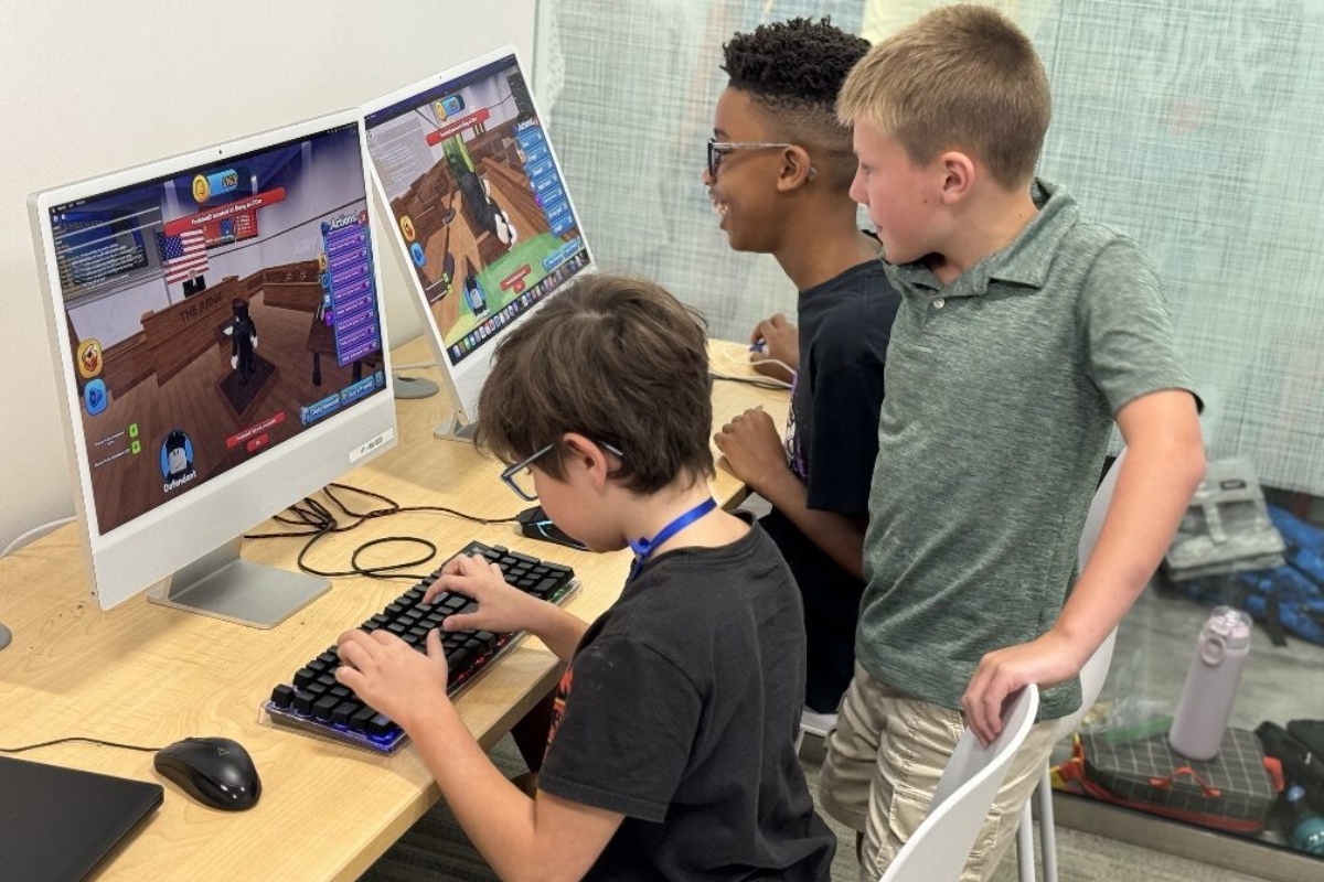 Kids doing tech work at iCode Ashburn