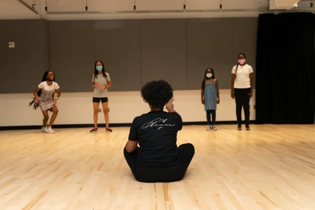 Kids learning to dance